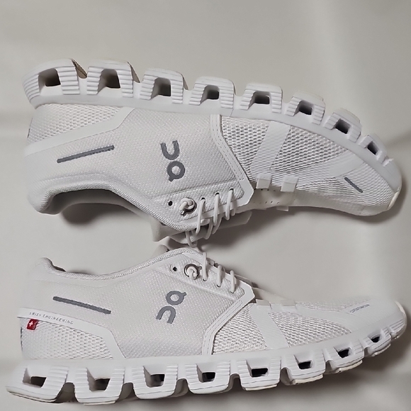 On Running Women's Cloud Pure White Athletic Shoes - Picture 4 of 8